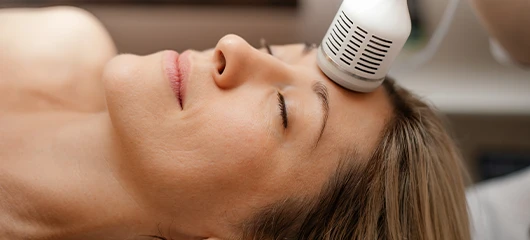 Elektroporáció és LED fényterápia Kapuváron – mély hatóanyag bevitel és bőrmegújítás