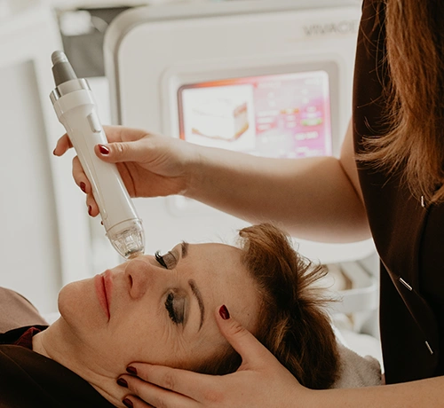 Vace mikrotűs rádiófrekvenciás kezelés, vörös led, kék led, Kapuvár